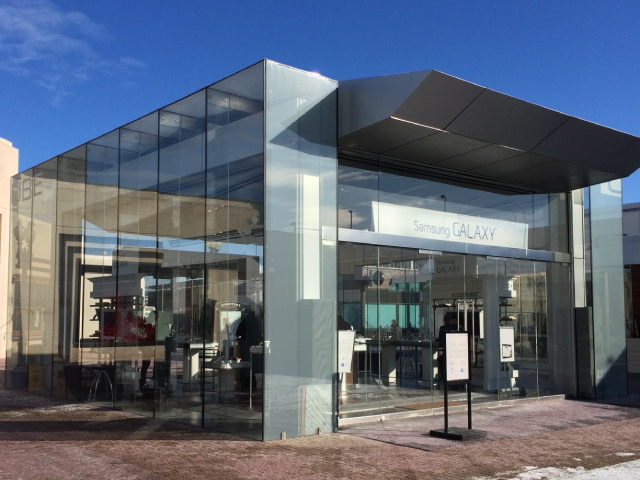 Modern Samsung Galaxy storefront